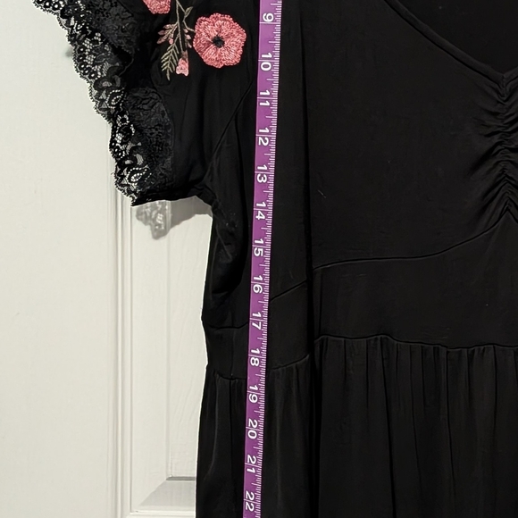 Torrid Brand Black V Neck Top With Lace And Embroidery Detailed Sleeves Torrid 2 - Picture 7 of 8